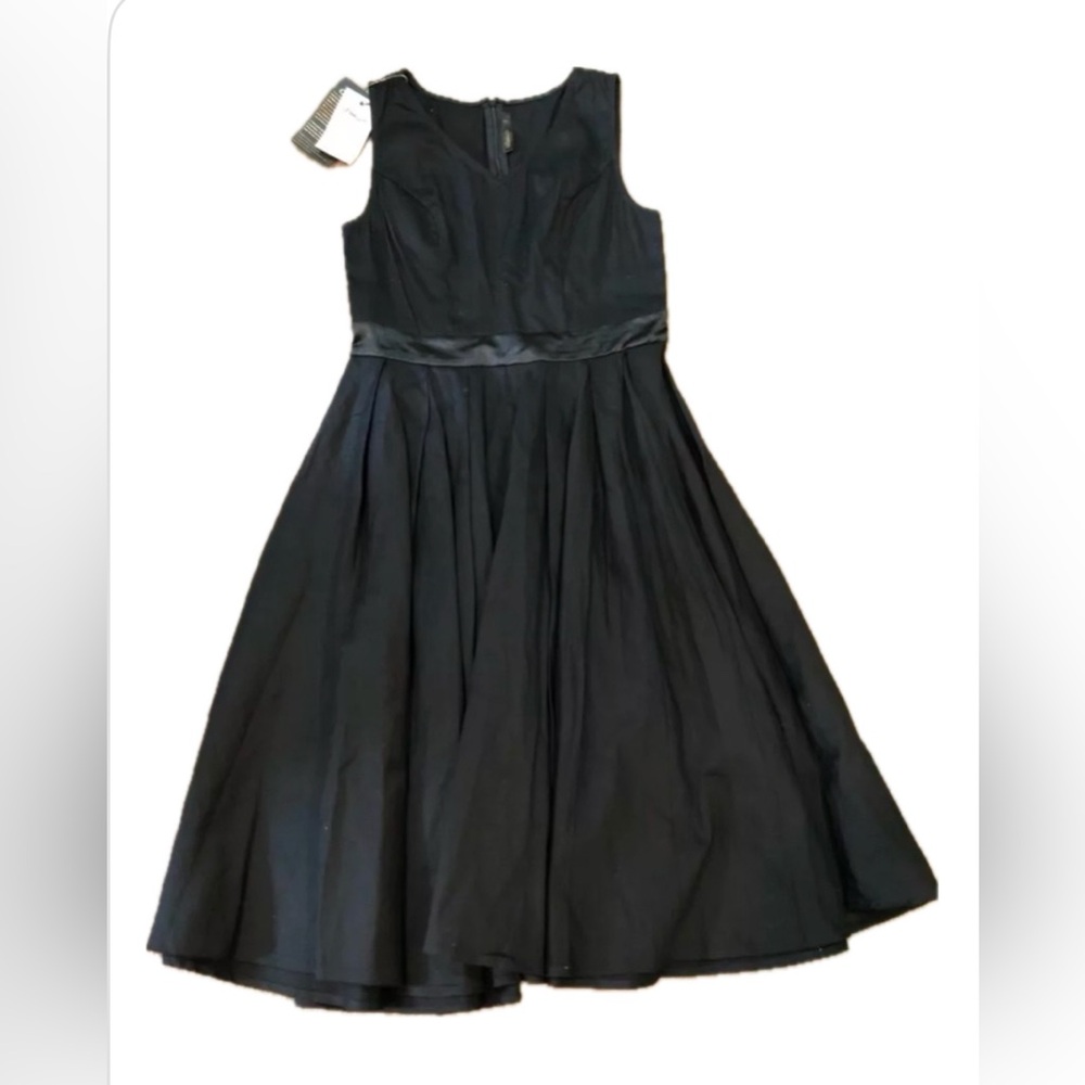 ANNI COCO sleeveless little black dress size large
NWT.